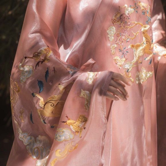 Goddess of the Forest Hanfu Gown - Picture 9 of 12